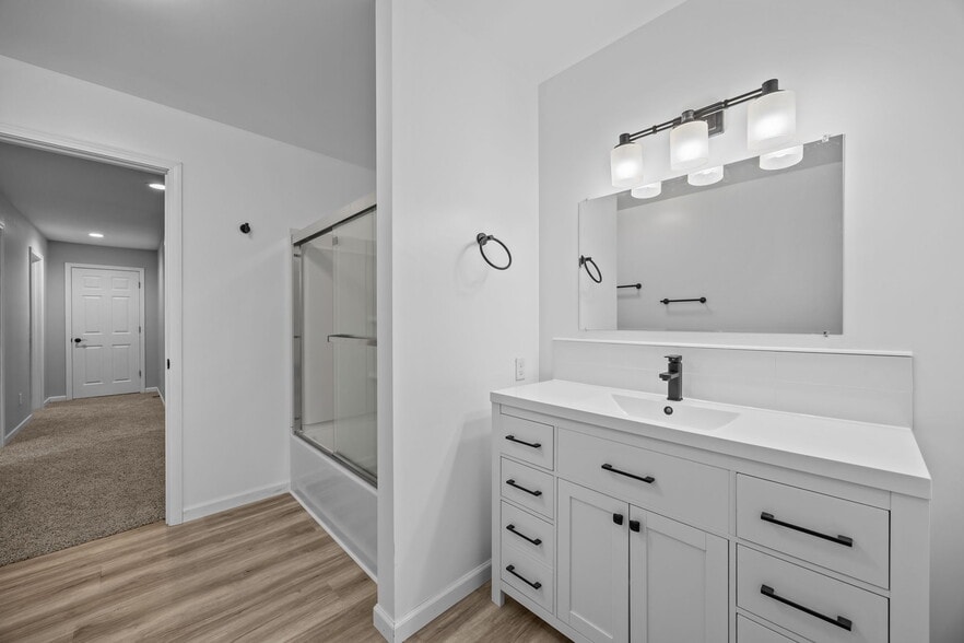 Building Photo - 3613 River Rd