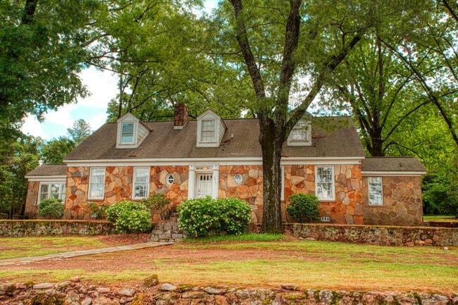 Building Photo - 2815 Riverbend Rd