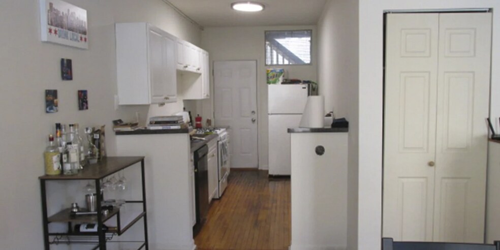 Primary Photo - 724 W Roscoe St