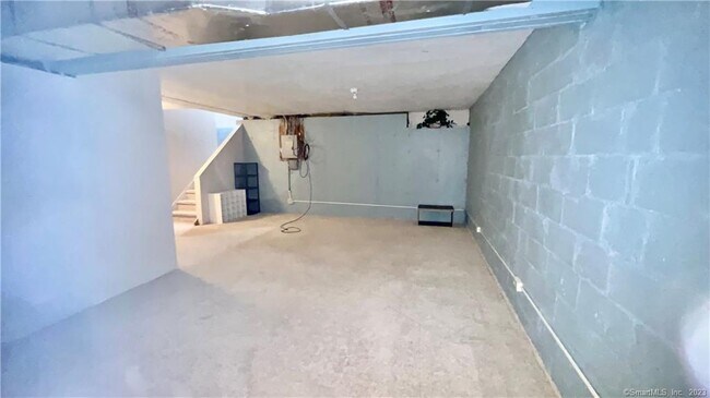 Building Photo - 72 Florence Way
