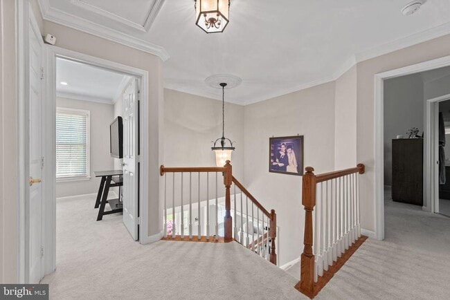 Building Photo - 8104 Creekview Dr