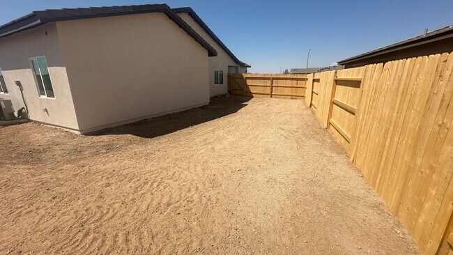 Building Photo - Coyote Run Duplexes 9004