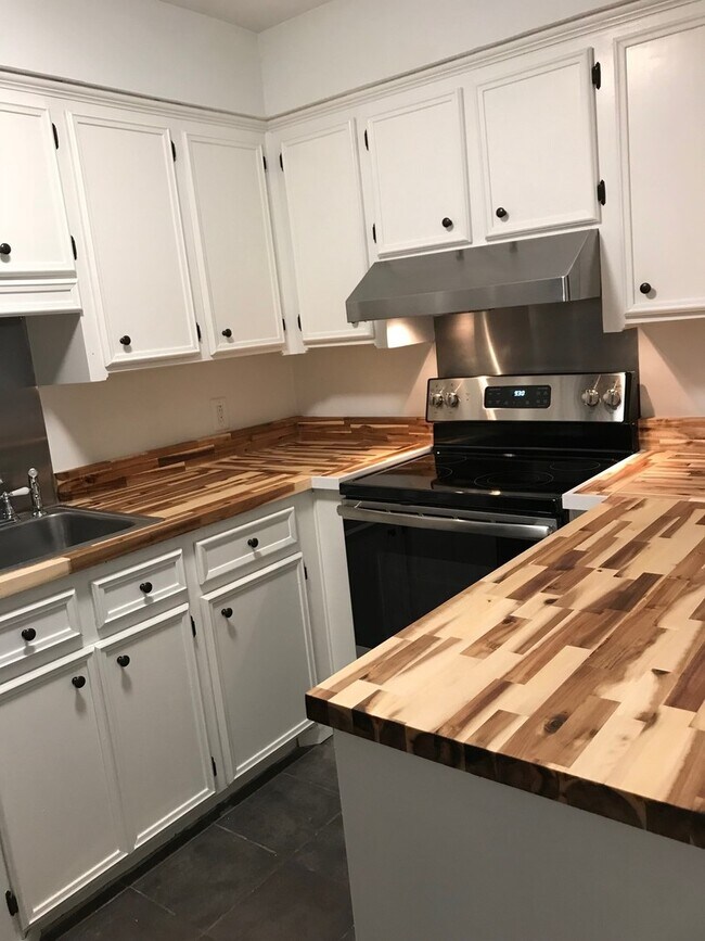 Building Photo - 117W-117 Wentworth Street