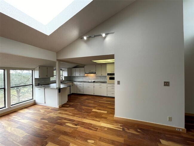 Building Photo - 210 Oak Springs Dr
