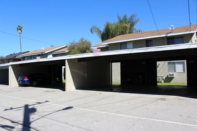 Garages - 2022-2028 Evergreen St