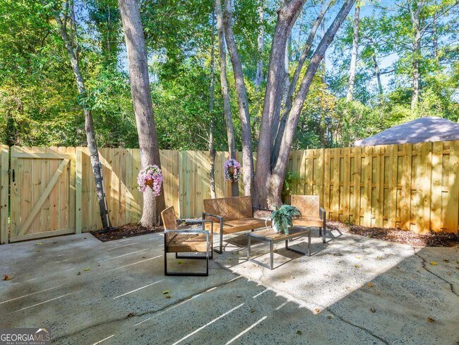 Building Photo - 2790 Farmstead Rd