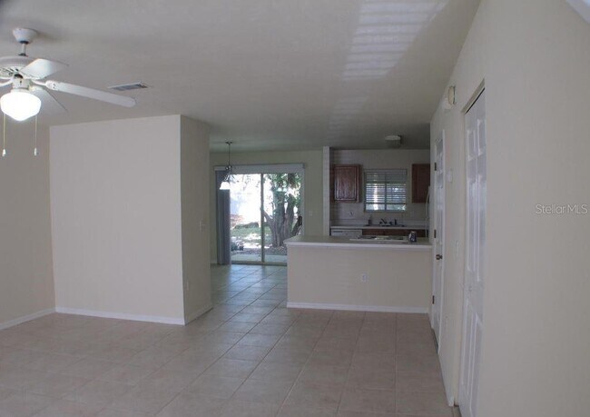 Building Photo - 5205 SW 97th Dr