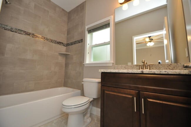Building Photo - 3 Bed 2 Bath Modern Duplex in Seminole Woods