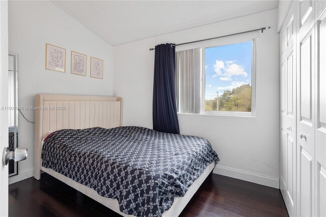 Building Photo - 6205 SW Kendale Lakes Cir