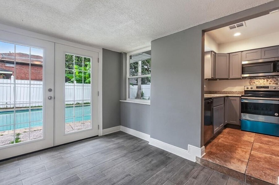 Building Photo - 2728 Valentine Ct