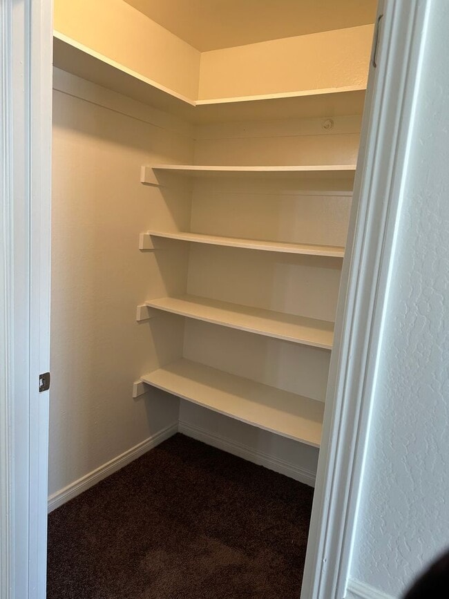 Building Photo - 3 Bed 2 Bath - Move In Special