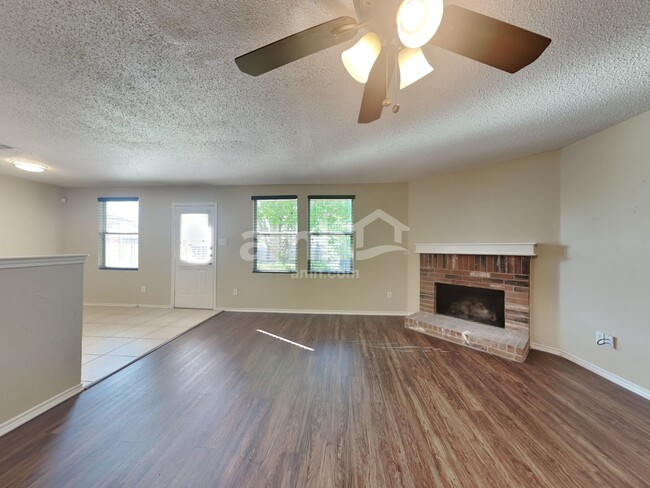 Building Photo - 317 Indian Blanket Dr