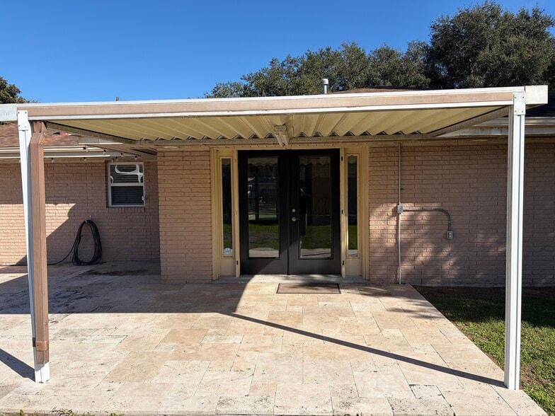 Covered patio - 6034 Chamberlain Dr