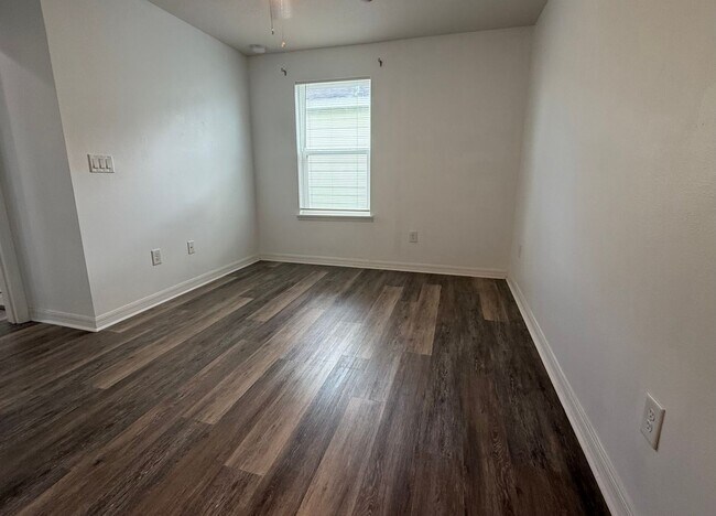 Building Photo - Spacious Riverview Rental in South Fork Lakes with Oversized Screened Patio & 2-Car Garage