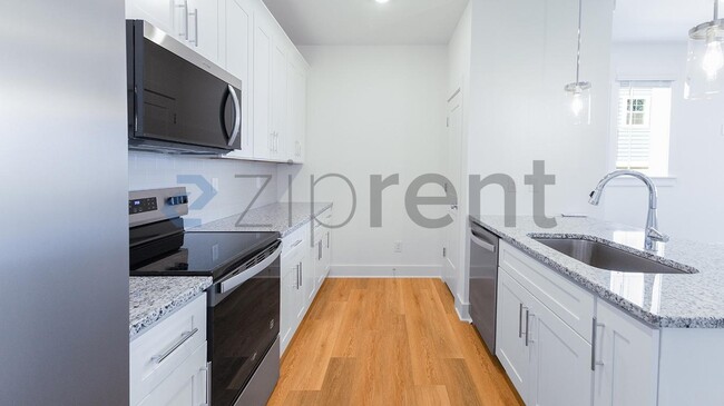 Building Photo - Unit