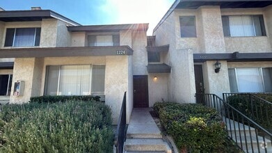 Building Photo - Spacious 3 Bedroom Condo for Rent in Colton