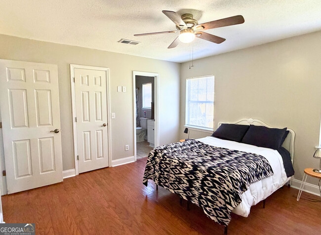 Building Photo - 102 Driftwood Ct