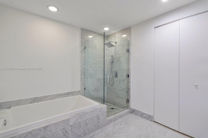 Building Photo - 801 S Miami Ave