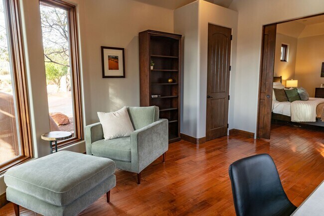 Building Photo - Furnished 3 Bedroom Entrada Home!!