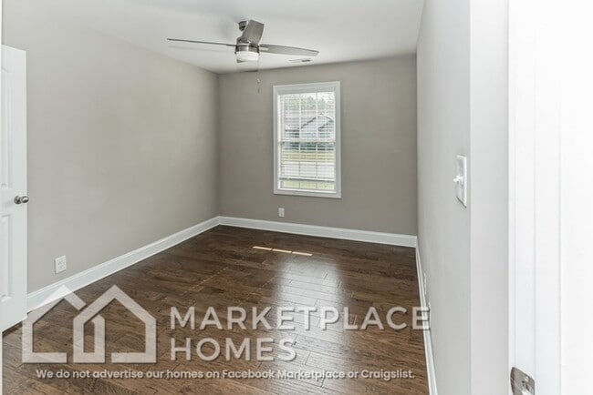 Building Photo - 702 Jim Brown Dr