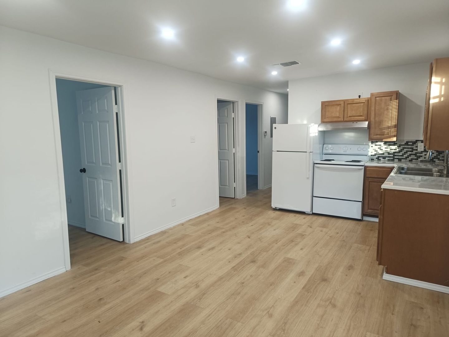 Building Photo - 509 S San Felipe Ave