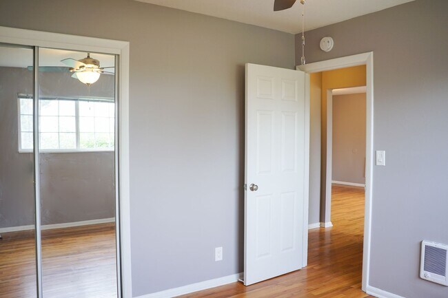 Building Photo - Near OHSU: Classic Corner 2 Bedroom w Larg...