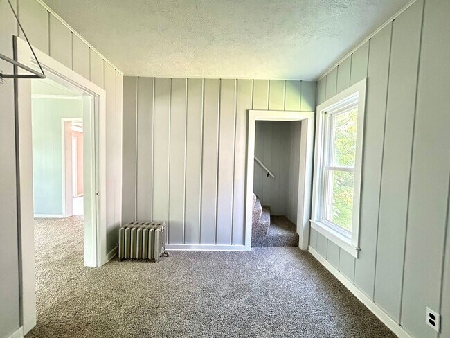 Building Photo - Spacious 4-Bedroom Home Near College Hill & Highland Park