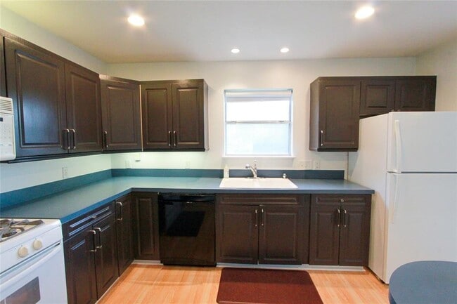 Building Photo - 7910 Ceberry Dr