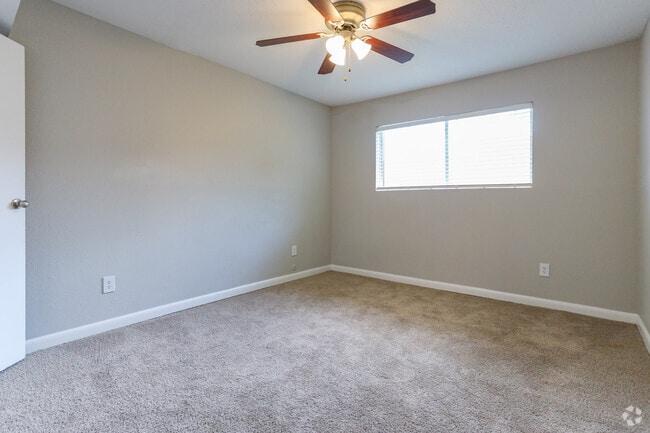 1 BR, 1 BA - 638 SF - Newport at Clear Lake