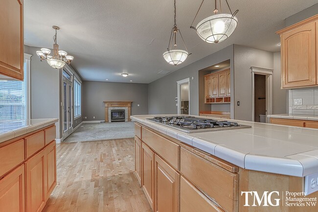 Building Photo - Stunning Home in Sought-After Ashley Heights!