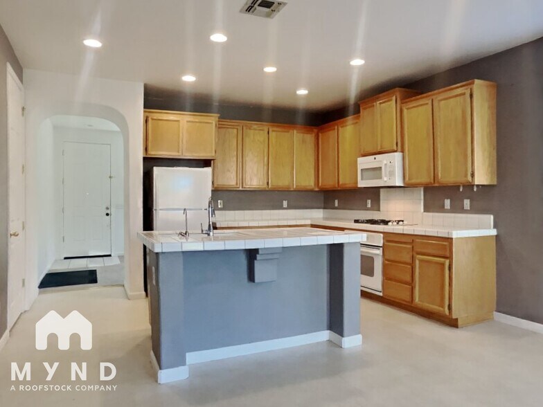 Building Photo - 5945 Caddington Way