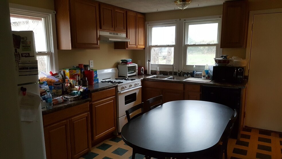 Building Photo - 1120 N Lincoln St