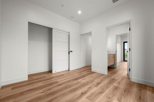 Building Photo - 1920 S Sherbourne Dr