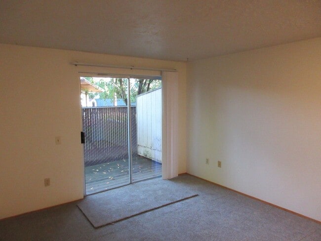 Building Photo - Quiet Two Bedroom Apartment in Keizer