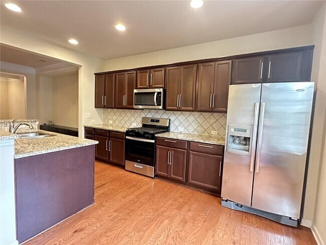 Building Photo - 4239 Laurel Creek Ct SE