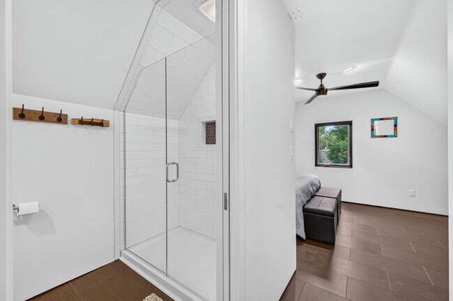 Building Photo - 3625 Woodside Dr