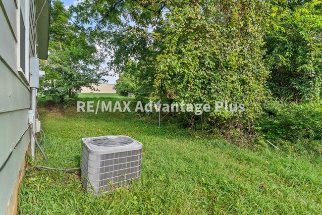 Building Photo - 2-Bedroom Home Walking Distance to Longwood University