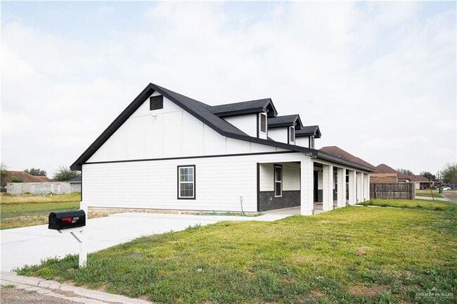 Building Photo - 18 Ida Dr