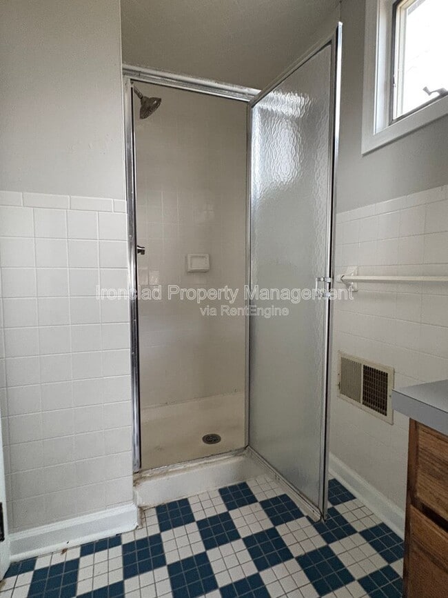 Building Photo - 15 Omo St