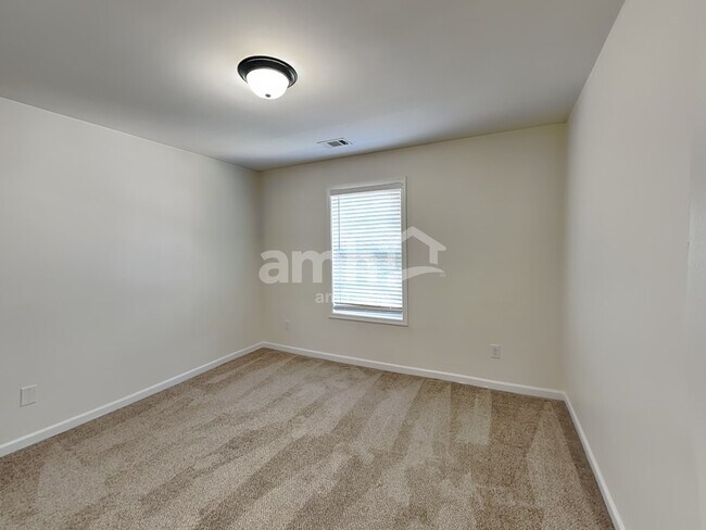 Building Photo - 6260 Cove Creek Dr