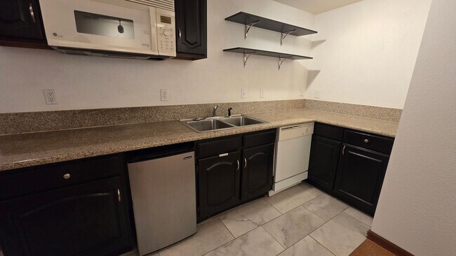 Building Photo - 7 bedroom 5 Bath Home In Desirable Boulder Location - Partially Furnished - 6 Month Lease Only