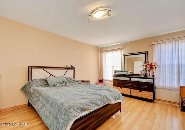 Building Photo - 65 Culford Pl