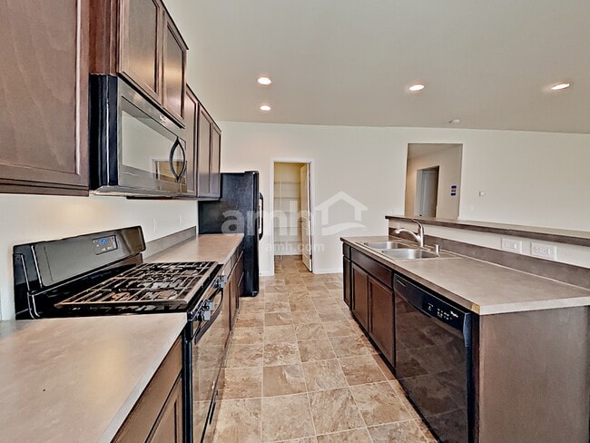 Building Photo - 1760 Chinook Ave