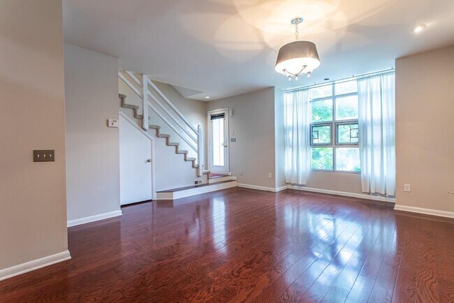 Building Photo - 1214 Cleburne Ave NE