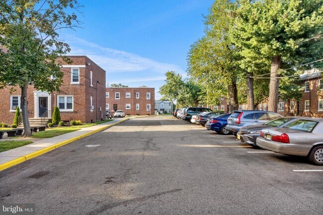 Building Photo - 56 W Maple Ave