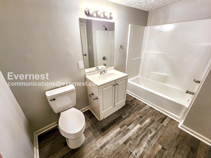 Building Photo - 306 Walker Dr