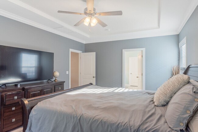 Building Photo - AVAILABLE in July Charming 3-Bedroom, 2-Bath Ranch-Style Home