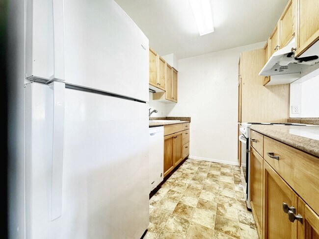 Building Photo - Available Now!!  2 BD/2.5 BA Pet Friendly Kaneohe Townhouse!
