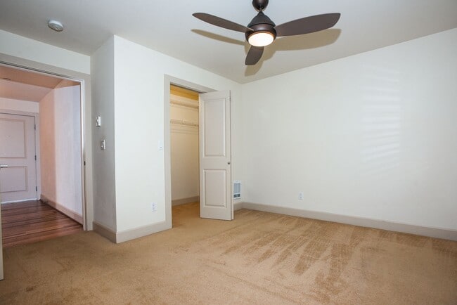 Building Photo - North Capital Hill owner offering move in special