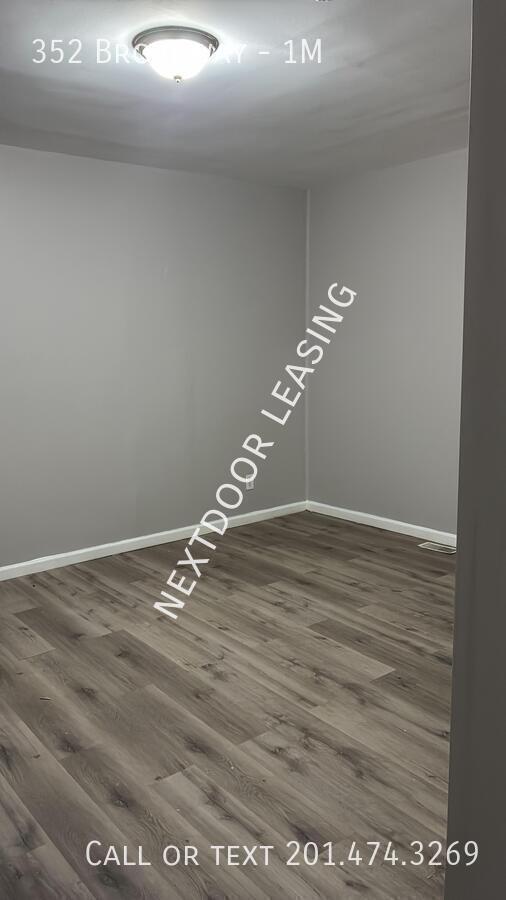 Building Photo - 352 Broadway-1M